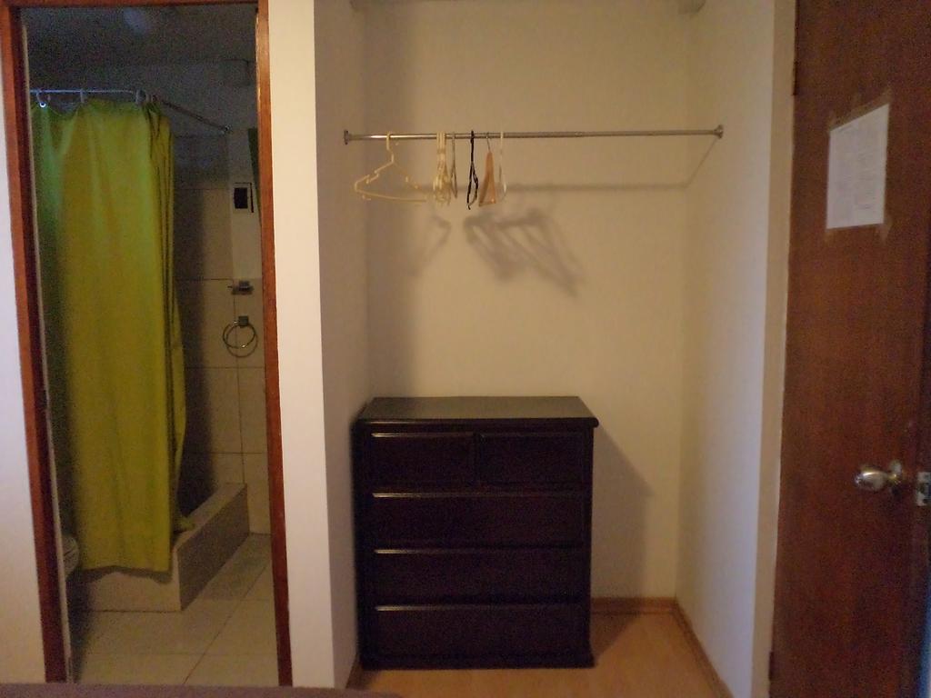 La Casa De Karla Hostel Lima Phòng bức ảnh