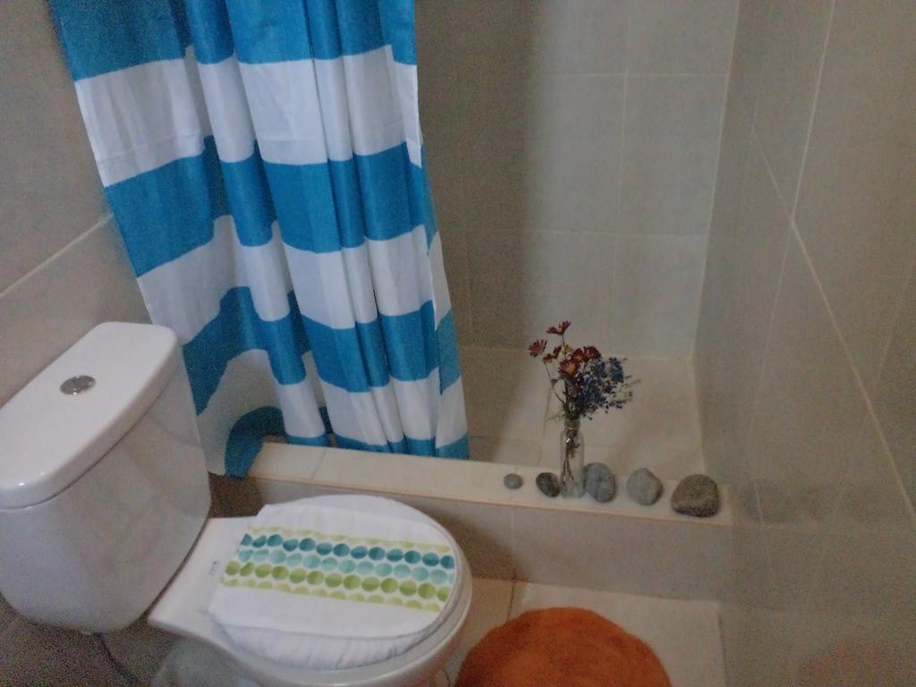 La Casa De Karla Hostel Lima Phòng bức ảnh