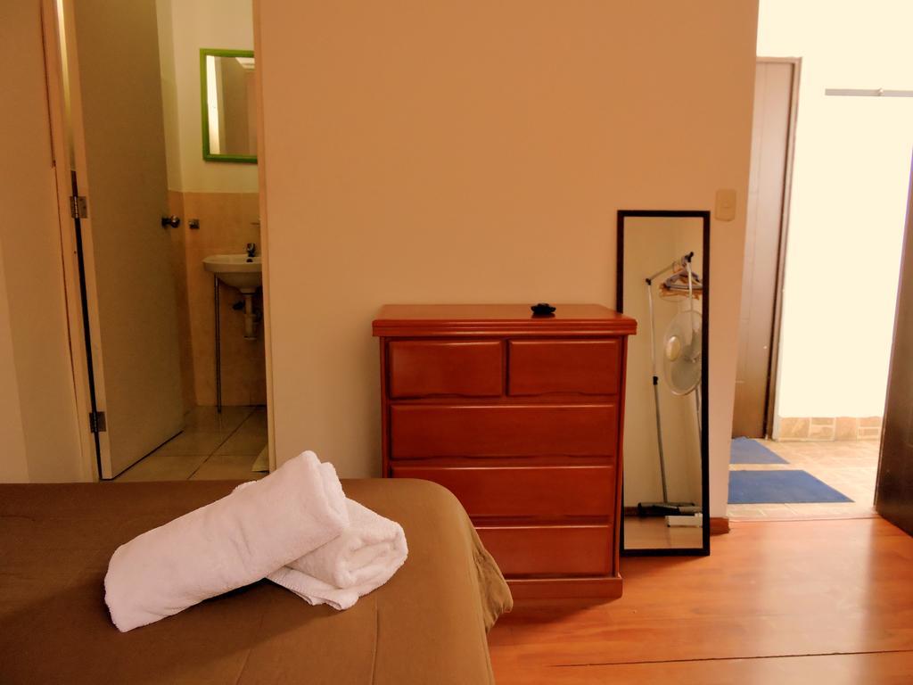 La Casa De Karla Hostel Lima Ngoại thất bức ảnh