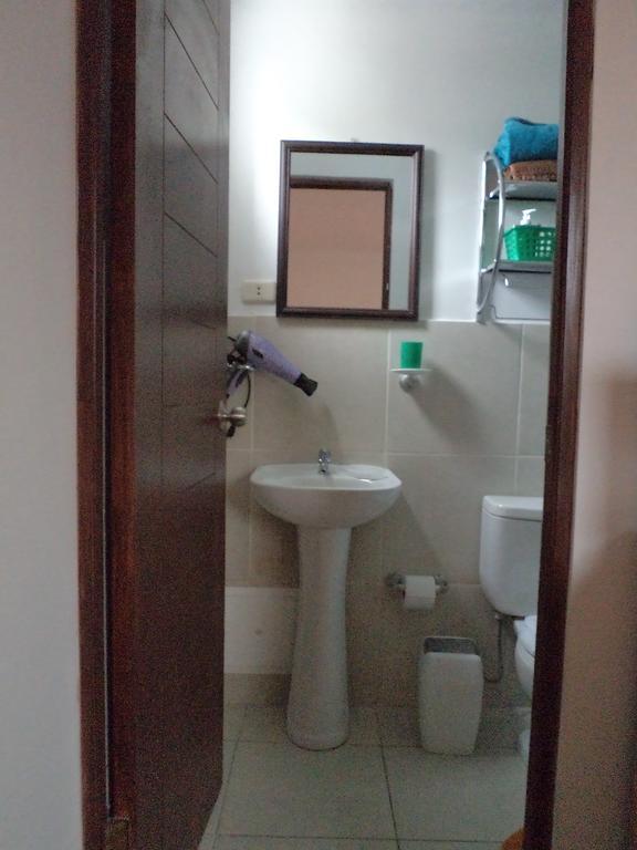 La Casa De Karla Hostel Lima Phòng bức ảnh